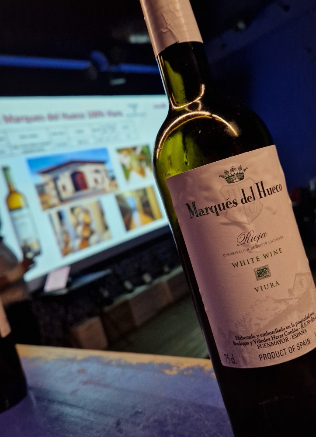 Vinařství Heras Cordon a jejich lehká bílá Marques del Hueco Viura 