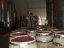 Bodegas Loli Casado - ruční promíchávání při fermentaci v otevřených sudech, výroba POLUS Tempranillo